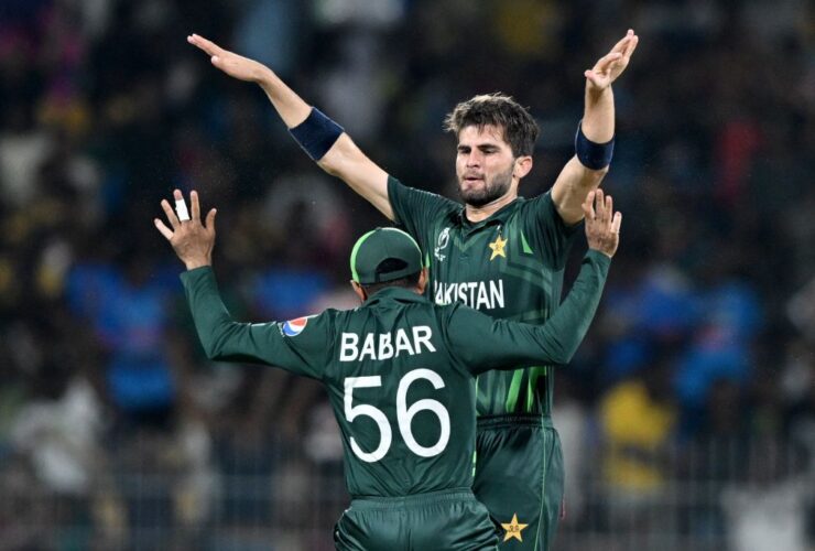 South Africa's Chase for 271: Crucial Wickets Tumble!