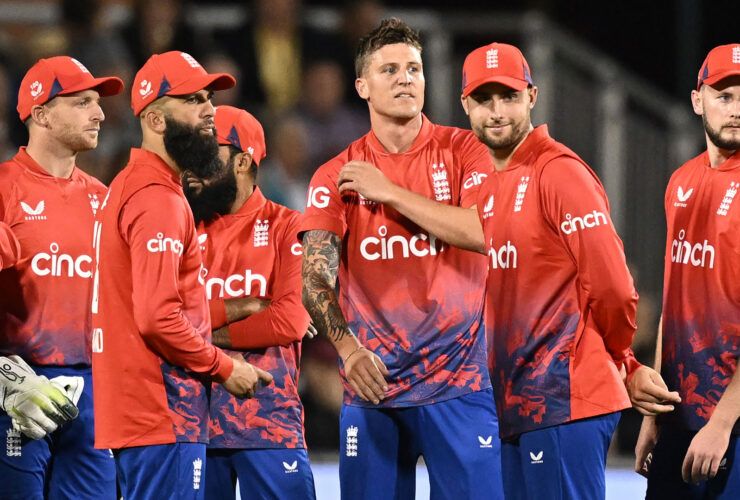 Carse Steps Up: England's Squad Boosted as Topley's Replacement