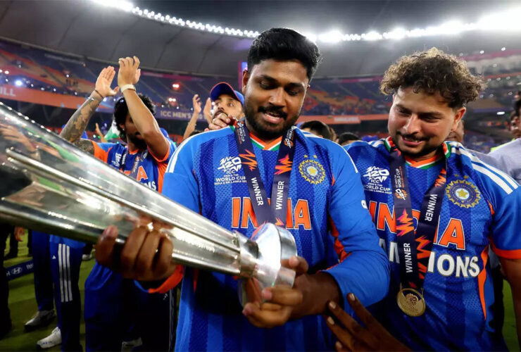 shashi-tharoor-expresses-pride-after-birthday-call-from-world-cup-winner-sanju-samson