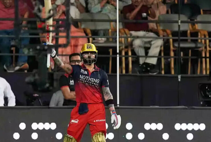 virat-kohli-reaches-300-career-sixes-in-indian-premier-league