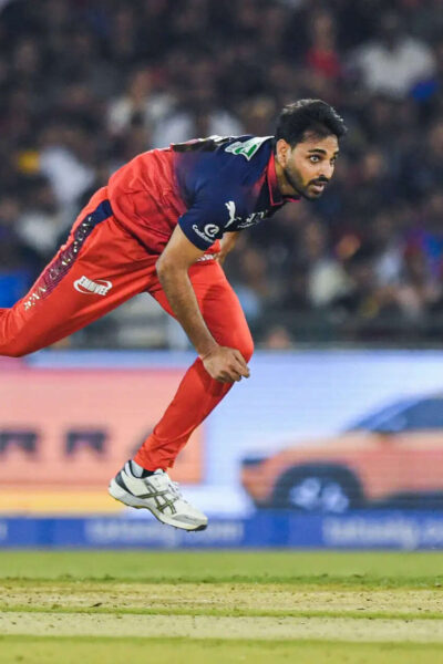 best-after-bumrah-dinesh-karthiks-praise-for-bhuvneshwar-kumar-goes-viral-after-rcbs-win