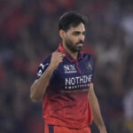 bhuvneshwar-kumar-claims-4-23-against-mumbai-indians-to-reclaim-ipl-purple-cap