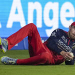royal-challengers-bengaluru-sweats-over-phil-salt-finger-injury-amid-ipl-2026-playoff-push