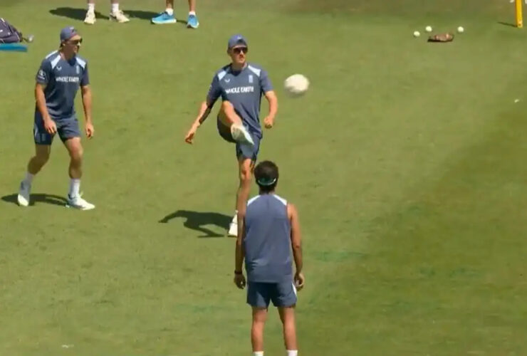 As India remain stuck in traffic, England players enjoy football - Watch cricket news image